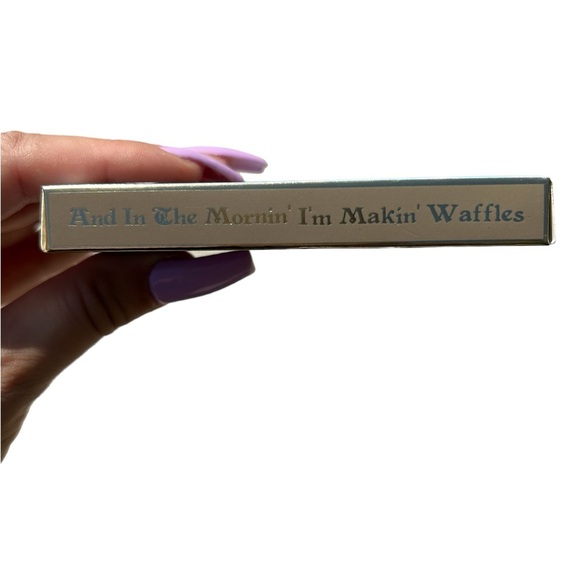 Shrek x Make-up Revolution Donkey On The Edge eyeshadow palette new in box - Picture 2 of 6